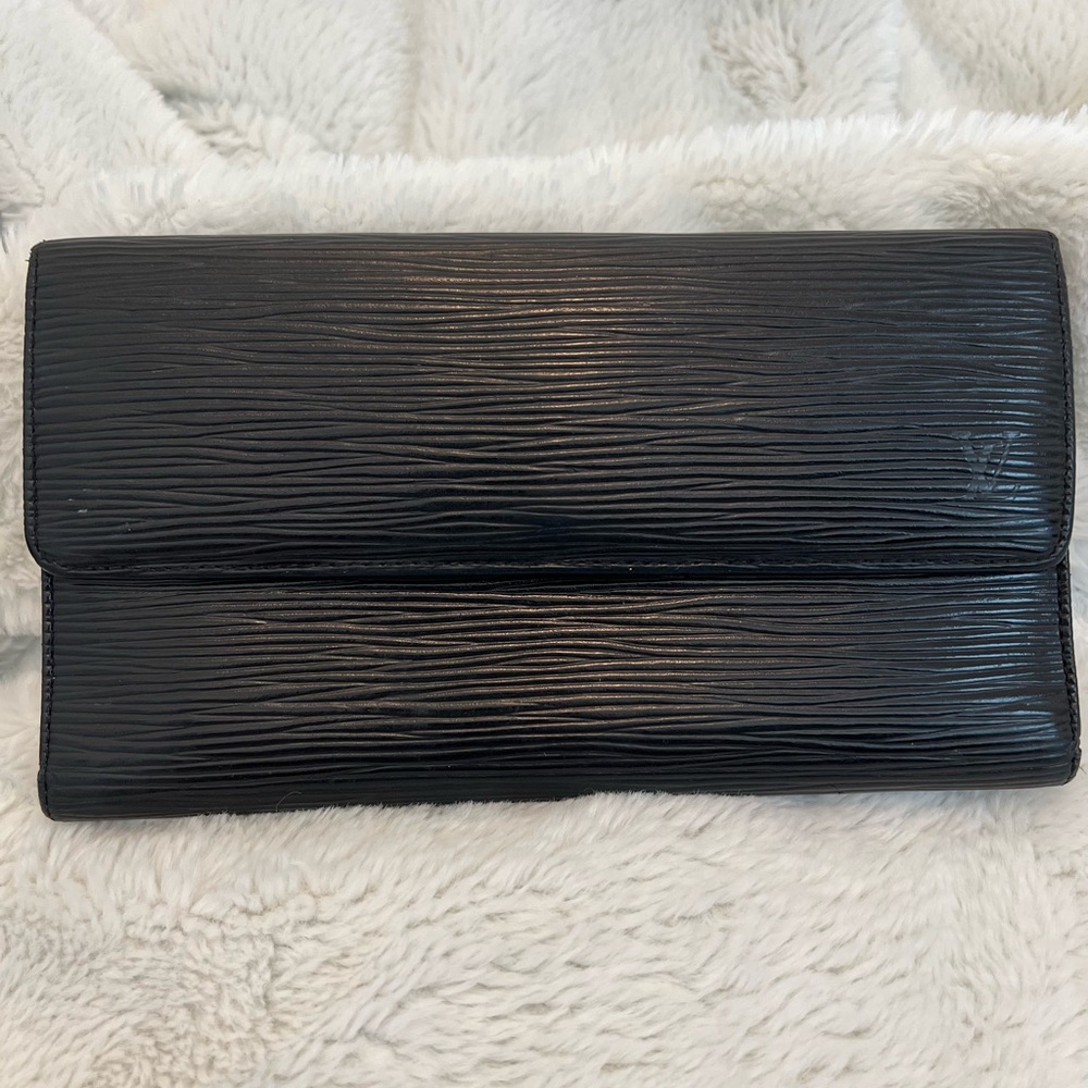 LOUIS VUITTON International Trifold Wallet Epi Leather